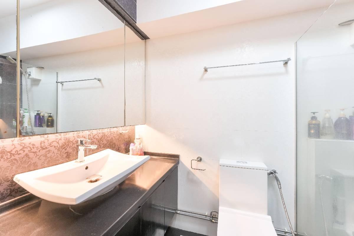 HDB Apartment for Sale. 