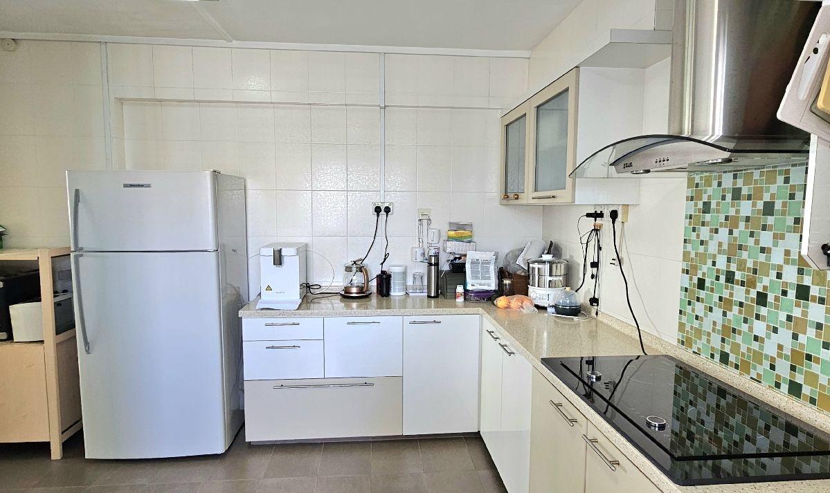 HDB Apartment for Sale, 140 Bukit Batok Street 11 HDB Apartment For Sale, $899,000, 3 Bed 2 Bath 1,615 sqft $557.00 psf, SGD 899,000 | 99-year Leasehold