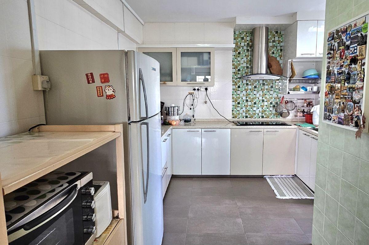 HDB Apartment for Sale, 140 Bukit Batok Street 11 HDB Apartment For Sale, $899,000, 3 Bed 2 Bath 1,615 sqft $557.00 psf, SGD 899,000 | 99-year Leasehold
