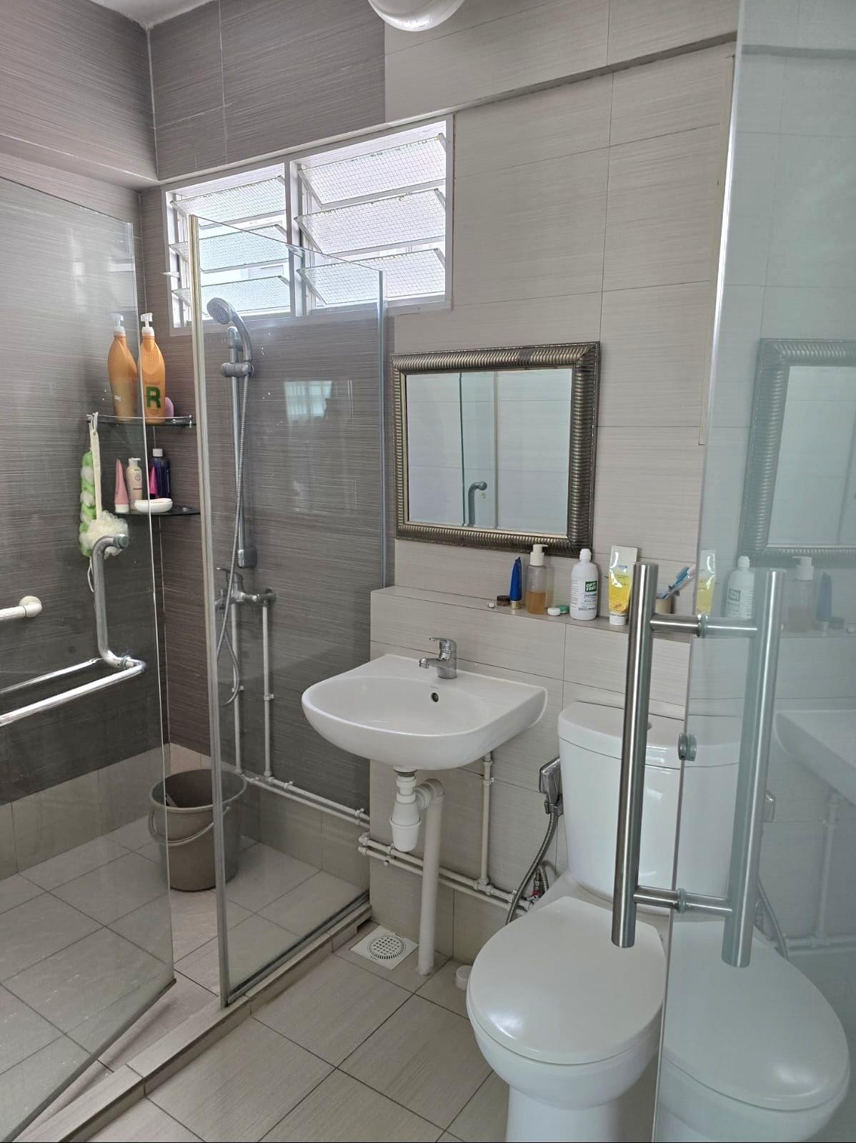 HDB Apartment for Sale, 140 Bukit Batok Street 11 HDB Apartment For Sale, $899,000, 3 Bed 2 Bath 1,615 sqft $557.00 psf, SGD 899,000 | 99-year Leasehold