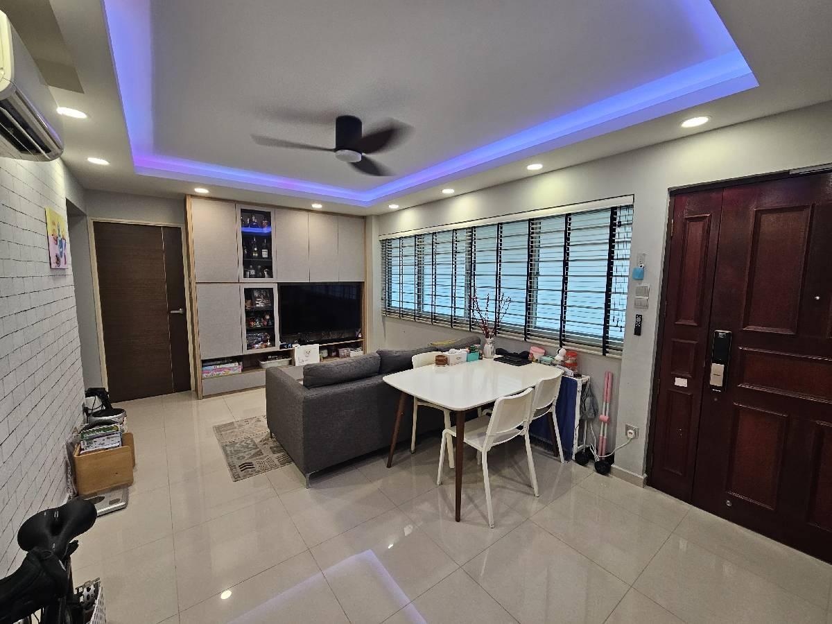 HDB Apartment for Sale, 118C Jalan Membina HDB Apartment For Sale, $948,000, 3 Bed 2 Bath 915 sqft $1,036.00 psf, SGD 948,000 | 99-year Leasehold