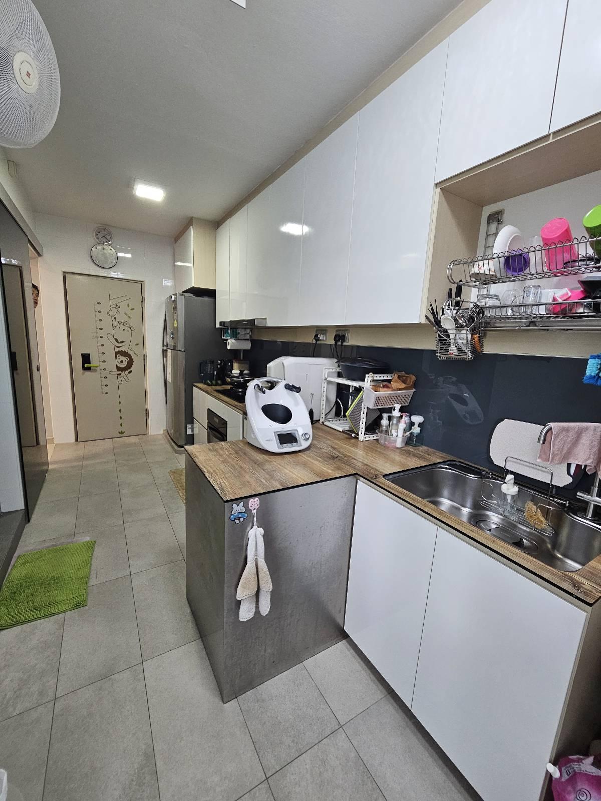 HDB Apartment for Sale, 118C Jalan Membina HDB Apartment For Sale, $948,000, 3 Bed 2 Bath 915 sqft $1,036.00 psf, SGD 948,000 | 99-year Leasehold