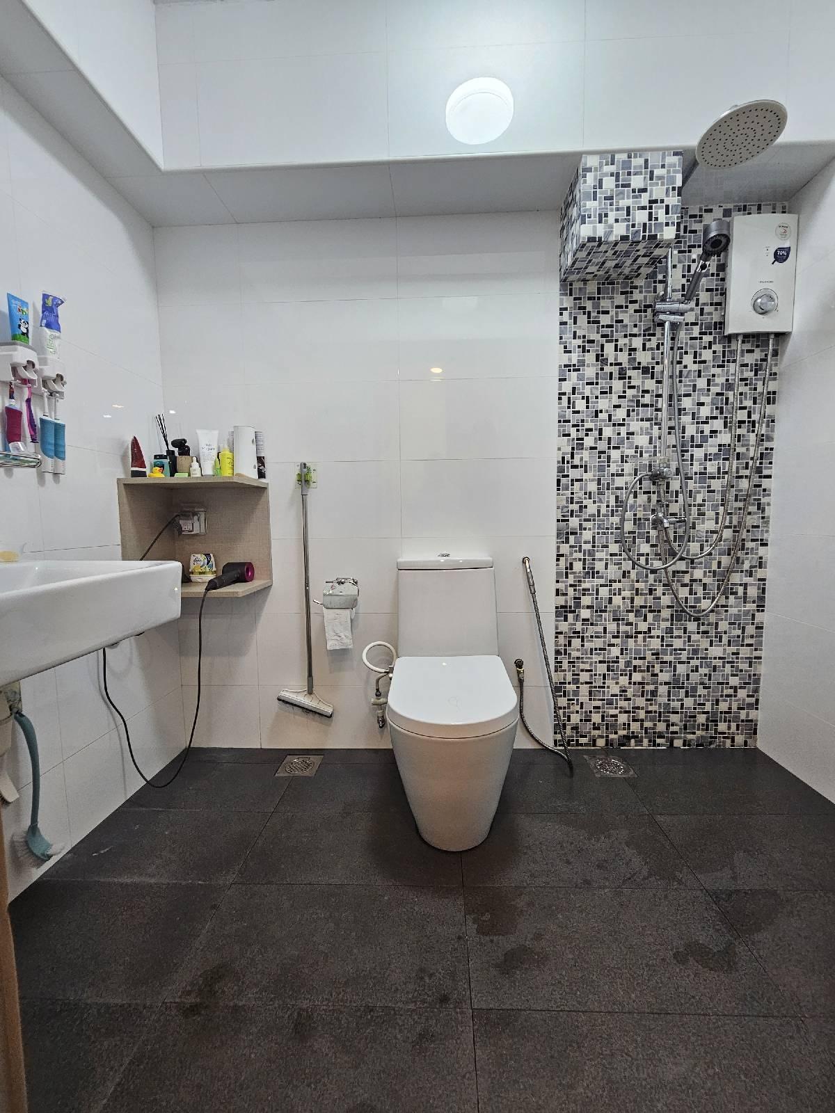 HDB Apartment for Sale, 118C Jalan Membina HDB Apartment For Sale, $948,000, 3 Bed 2 Bath 915 sqft $1,036.00 psf, SGD 948,000 | 99-year Leasehold