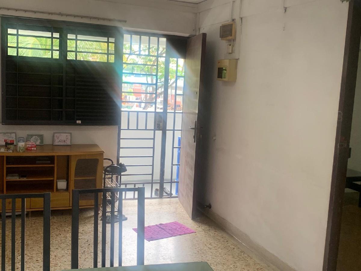HDB Apartment for Sale, 231 Lorong 8 Toa Payoh HDB Apartment For Sale, $388,000, 2 Bed 2 Bath 700 sqft $554.00 psf, SGD 388,000 | 99-year Leasehold