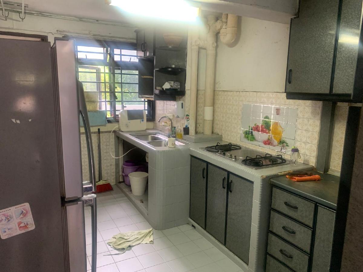HDB Apartment for Sale, 231 Lorong 8 Toa Payoh HDB Apartment For Sale, $388,000, 2 Bed 2 Bath 700 sqft $554.00 psf, SGD 388,000 | 99-year Leasehold