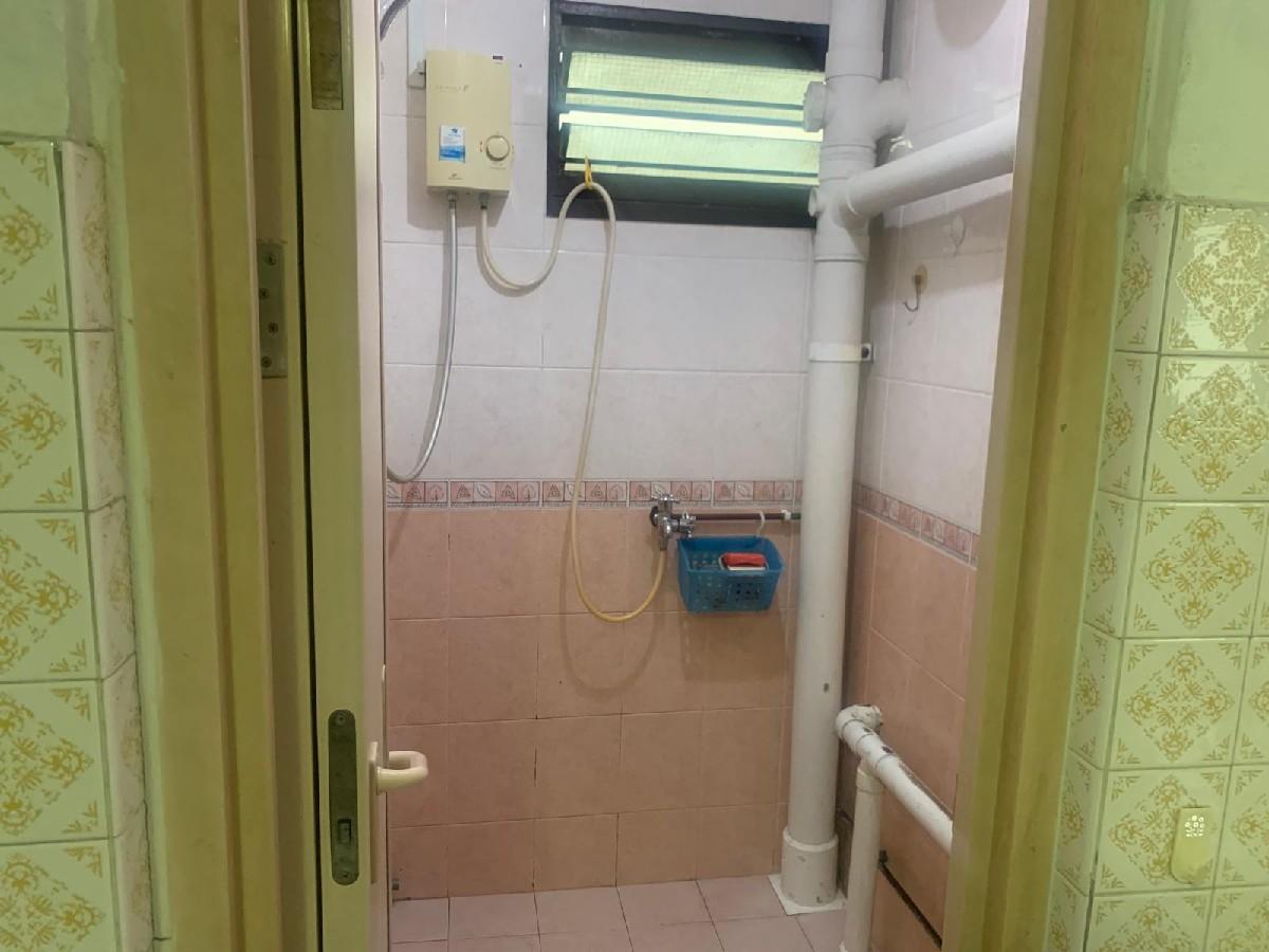 HDB Apartment for Sale, 231 Lorong 8 Toa Payoh HDB Apartment For Sale, $388,000, 2 Bed 2 Bath 700 sqft $554.00 psf, SGD 388,000 | 99-year Leasehold