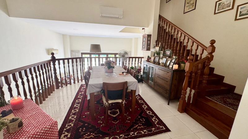 Prop-GPT: Terrace: D17  Loyang Villas