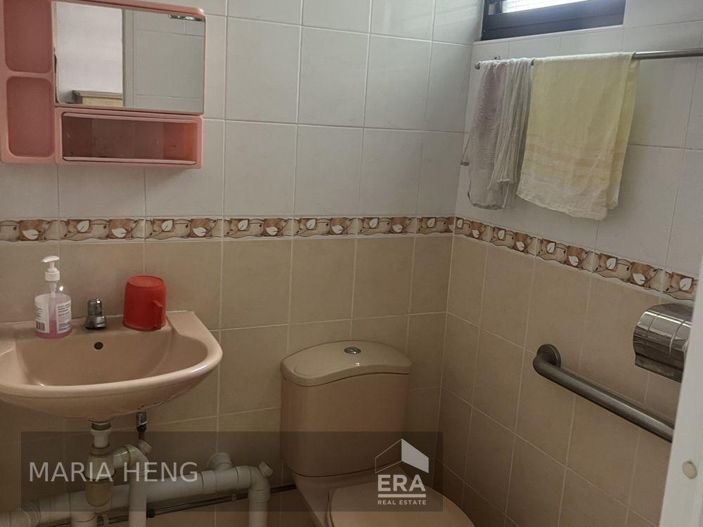 HDB - 3 room for Sale, Ang Mo Kio Avenue 4 612 Ang Mo Kio Avenue 4, SGD 570,000 | Leasehold