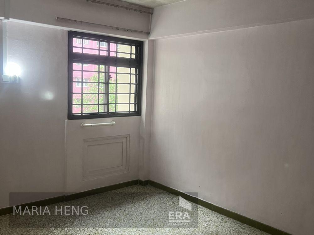HDB - 3 room for Sale, Ang Mo Kio Avenue 4 612 Ang Mo Kio Avenue 4, SGD 570,000 | Leasehold