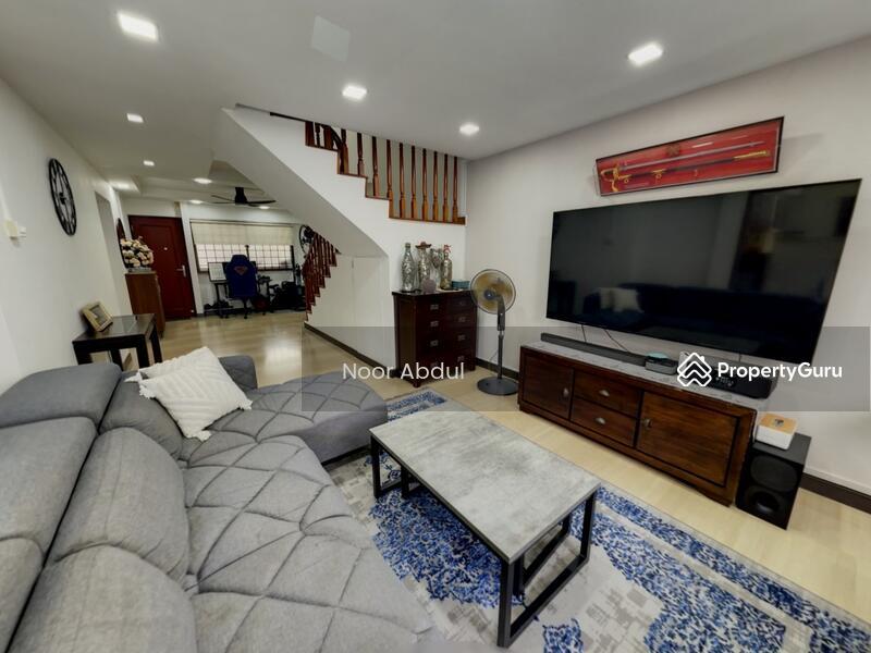 Prop-GPT: 'HDB Flat: D18 Pasir Ris 101 Pasir Ris Street 12'