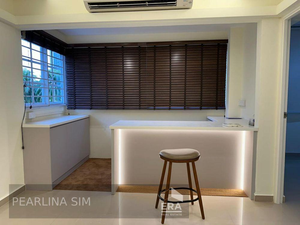 Prop-GPT: HDB - 3 room:   Pine Close 11 Pine Close For Sale