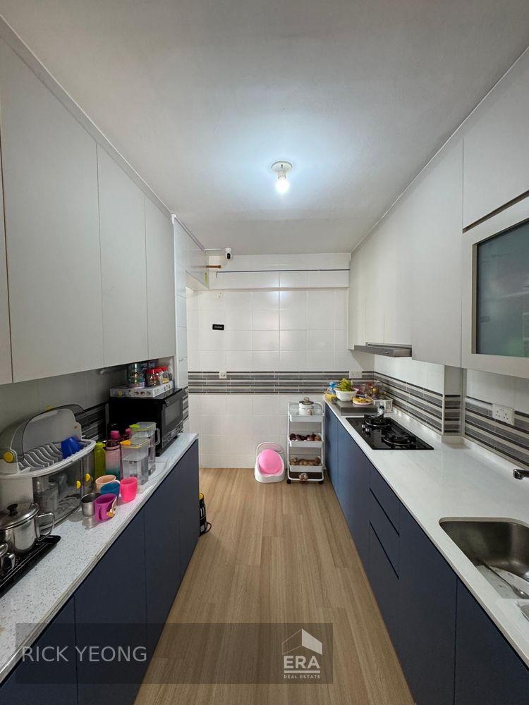 HDB - 3 room for Sale, Yung Kuang Road 175A Yung Kuang Road, SGD 828,000 | Leasehold