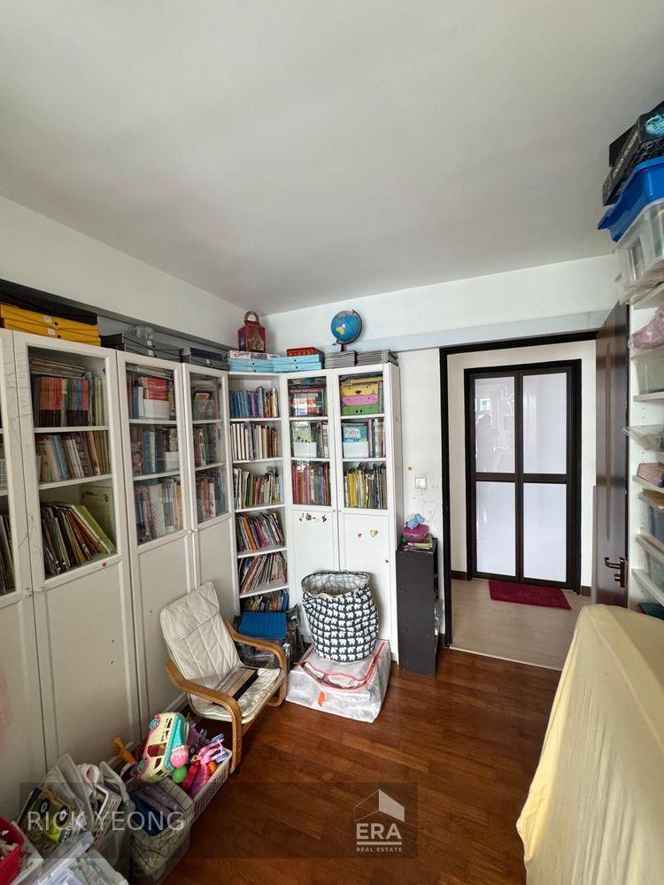 HDB - 3 room for Sale, Yung Kuang Road 175A Yung Kuang Road, SGD 828,000 | Leasehold