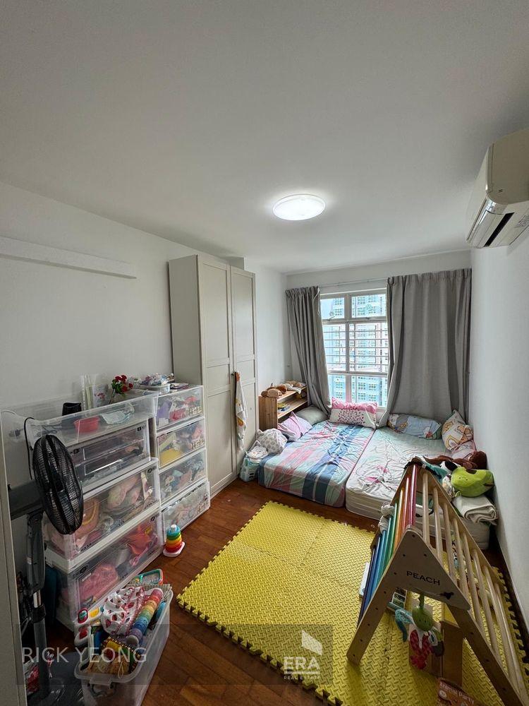 HDB - 3 room for Sale, Yung Kuang Road 175A Yung Kuang Road, SGD 828,000 | Leasehold