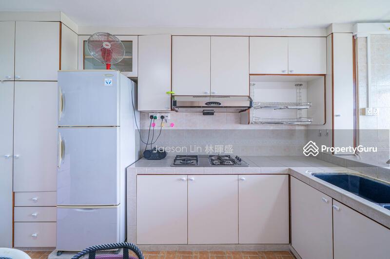 HDB Flat for Sale, 215 Serangoon Avenue 4, SGD 528,000 | 99-year lease