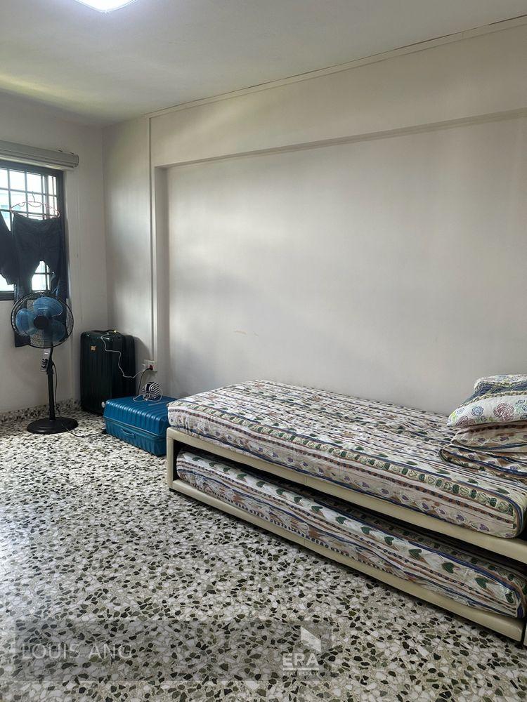 HDB - 3 room for Sale, Jurong East Street 21 212 Jurong East Street 21, SGD 700,000 | Leasehold