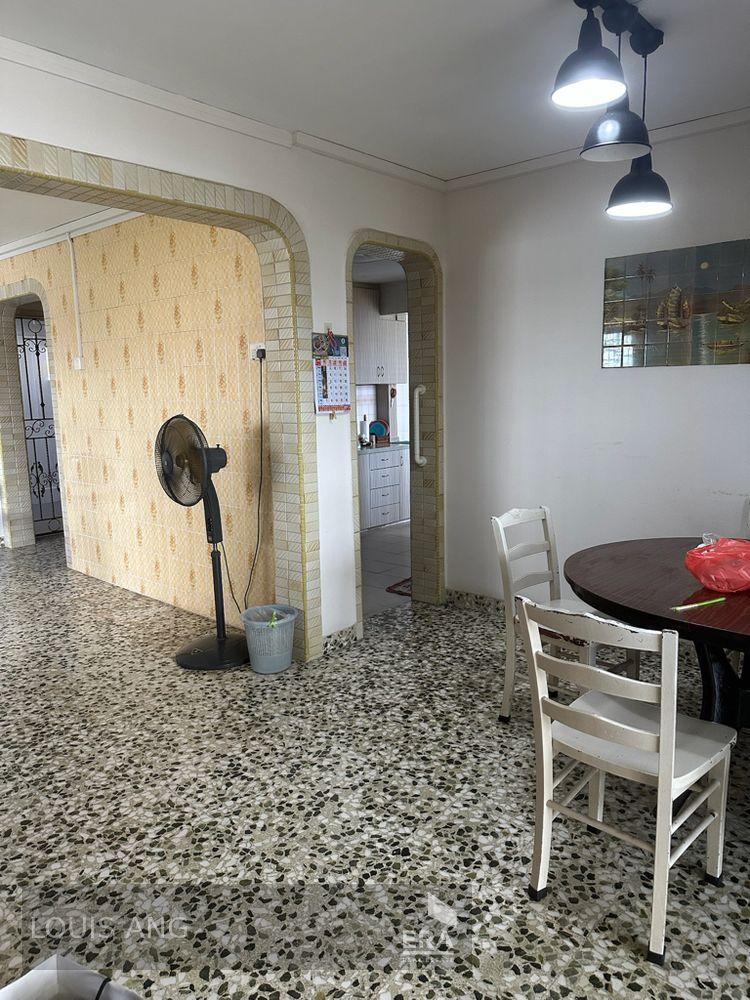 HDB - 3 room for Sale, Jurong East Street 21 212 Jurong East Street 21, SGD 700,000 | Leasehold