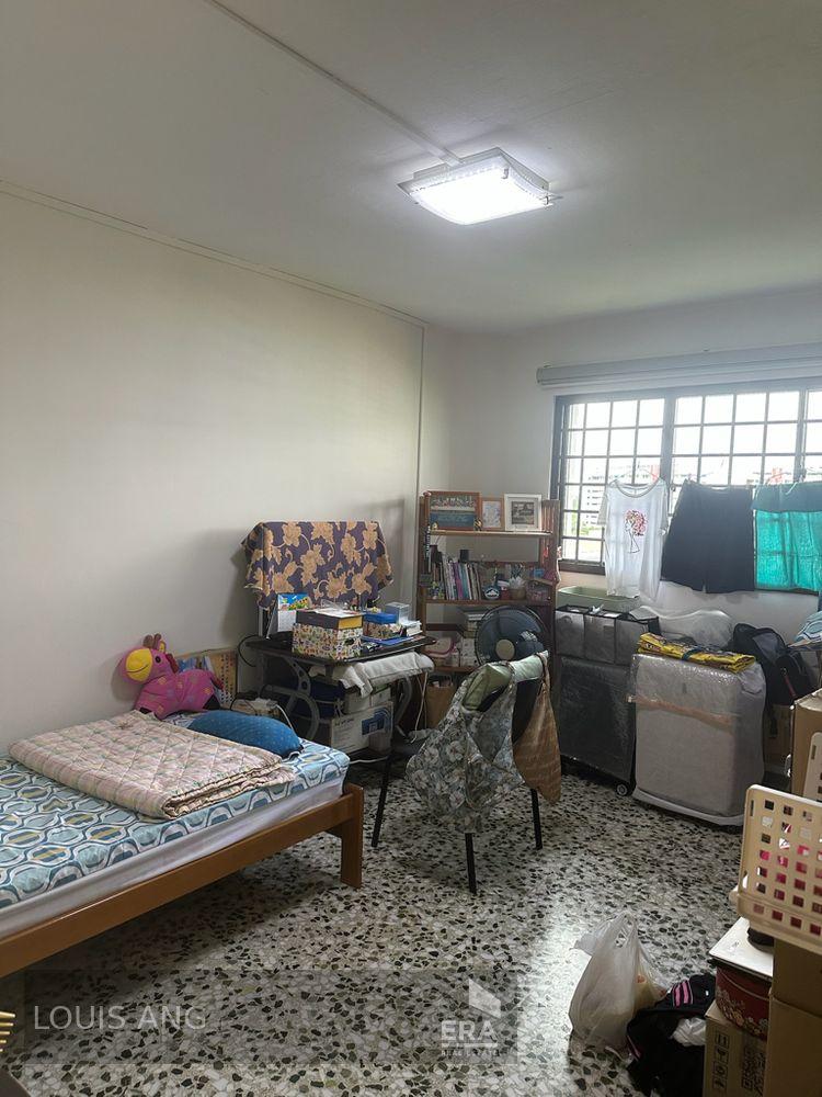 HDB - 3 room for Sale, Jurong East Street 21 212 Jurong East Street 21, SGD 700,000 | Leasehold