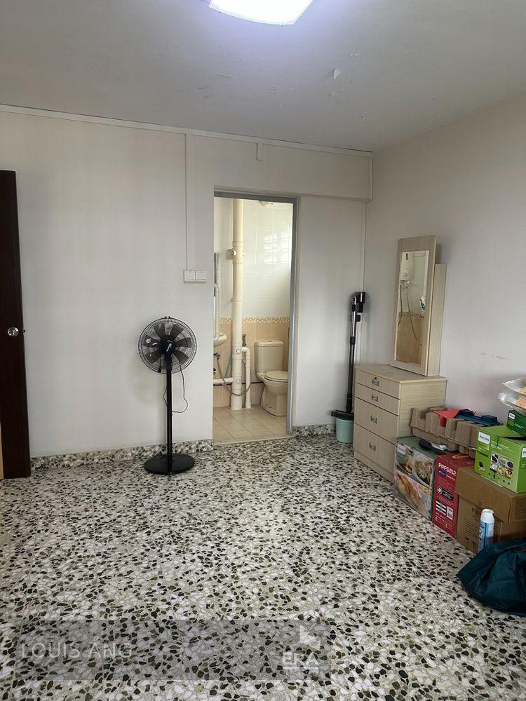 HDB - 3 room for Sale, Jurong East Street 21 212 Jurong East Street 21, SGD 700,000 | Leasehold