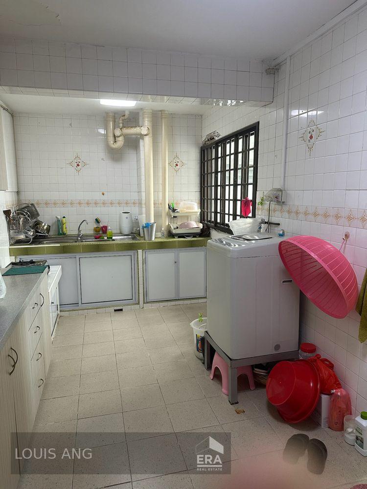 HDB - 3 room for Sale, Jurong East Street 21 212 Jurong East Street 21, SGD 700,000 | Leasehold