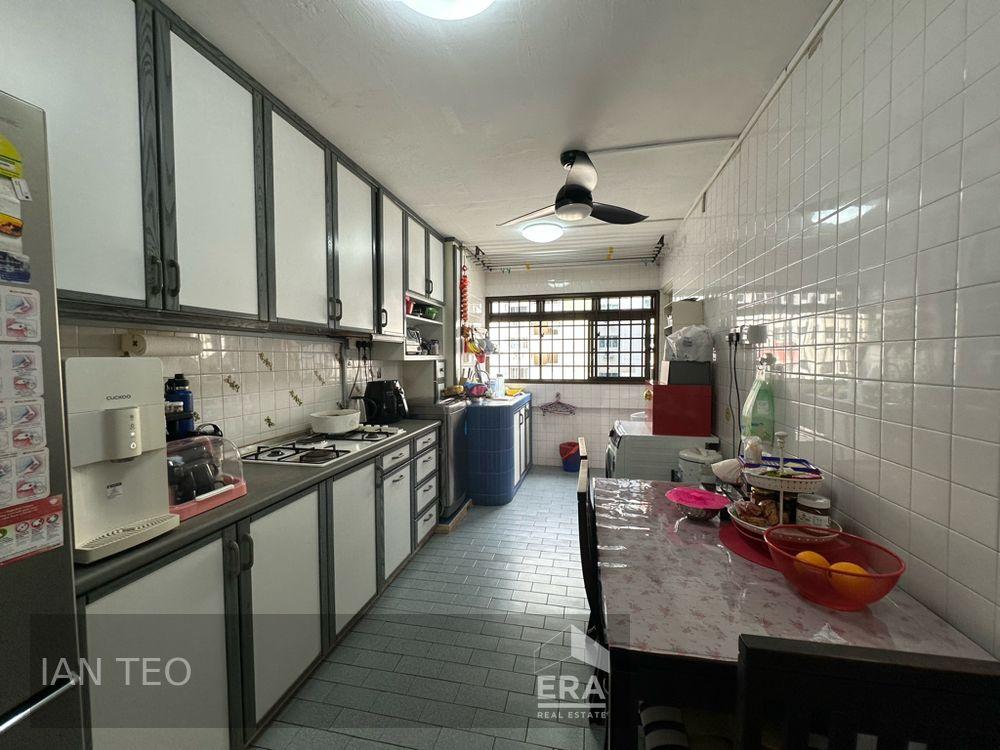 HDB - 3 room for Sale, Yishun Street 22 272 Yishun Street 22, SGD 490,000 | Leasehold