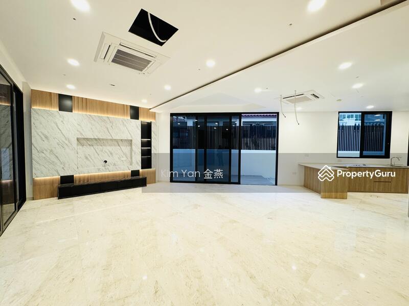 Prop-GPT: Corner Terrace: D16  brand new & freehold comfortable home with Lift, 4 bedroom ensuite