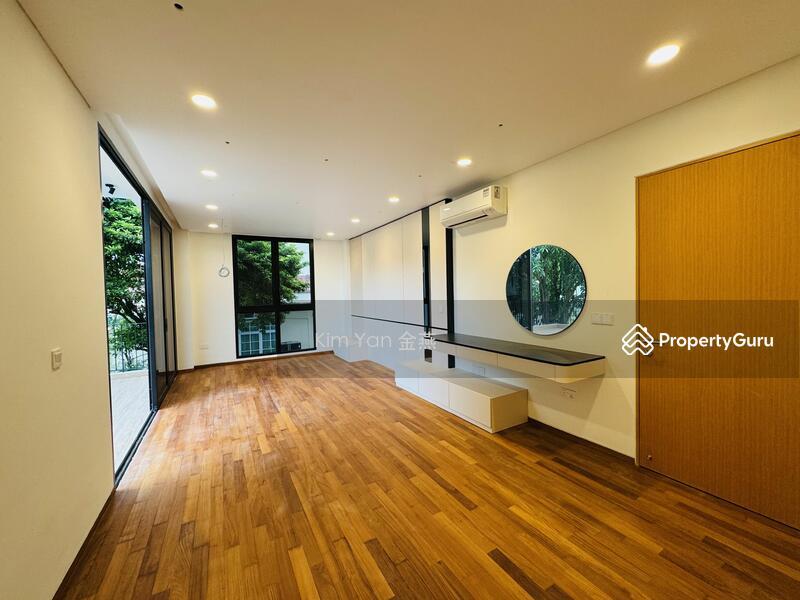 Corner Terrace for Sale: D16, 489401