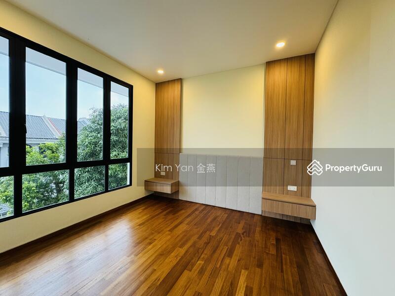 Corner Terrace for Sale: D16, 489401