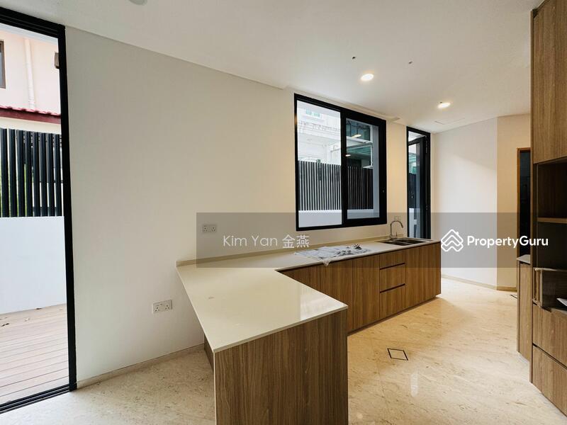 Corner Terrace for Sale: D16, 489401