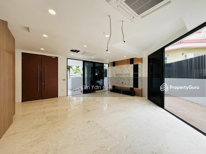 Corner Terrace for Sale: D16, 489401