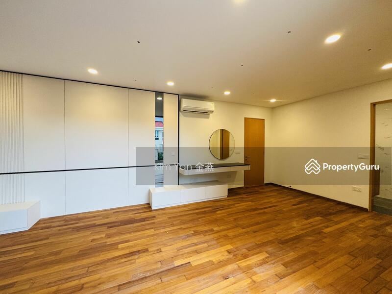 Corner Terrace for Sale: D16, 489401