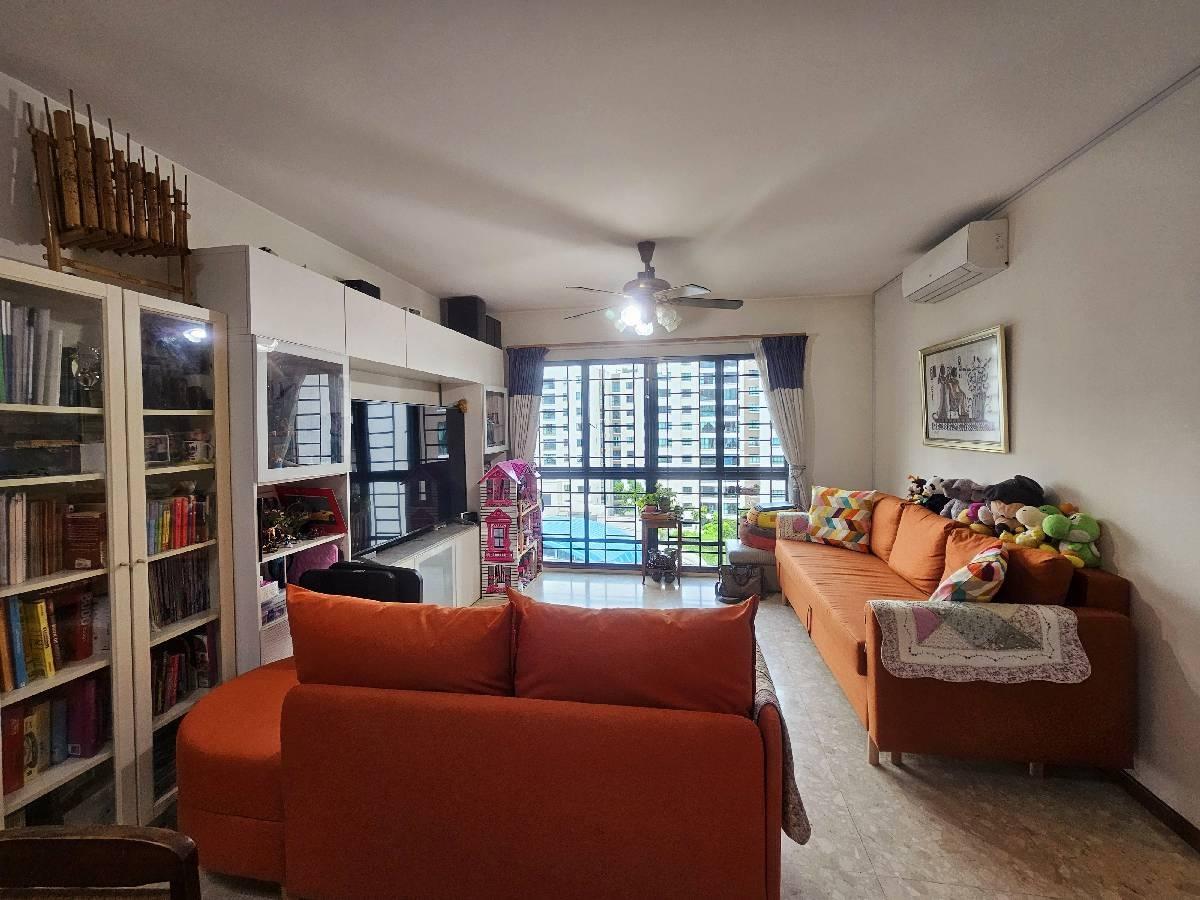 Prop-GPT: Condominium: D25  Woodsvale