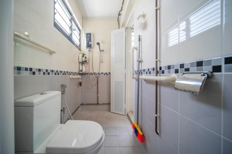 HDB Apartment for Sale, 43 Lengkok Bahru HDB Apartment For Sale, $668,000, 3 Bed 2 Bath 904 sqft $739.00 psf, SGD 668,000 | 99-year Leasehold