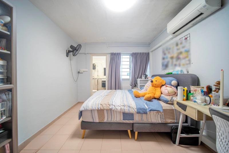 HDB Apartment for Sale, 43 Lengkok Bahru HDB Apartment For Sale, $668,000, 3 Bed 2 Bath 904 sqft $739.00 psf, SGD 668,000 | 99-year Leasehold