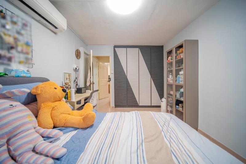 HDB Apartment for Sale, 43 Lengkok Bahru HDB Apartment For Sale, $668,000, 3 Bed 2 Bath 904 sqft $739.00 psf, SGD 668,000 | 99-year Leasehold