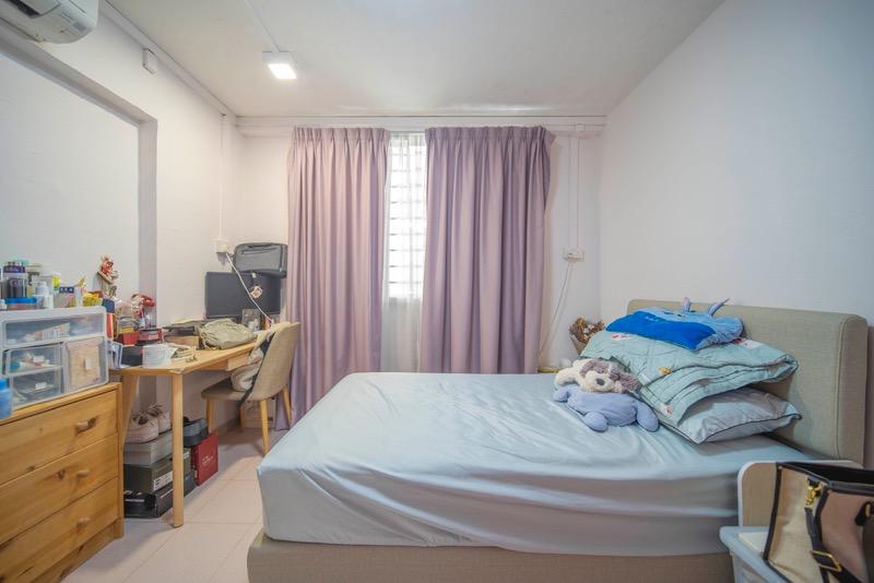 HDB Apartment for Sale, 43 Lengkok Bahru HDB Apartment For Sale, $668,000, 3 Bed 2 Bath 904 sqft $739.00 psf, SGD 668,000 | 99-year Leasehold