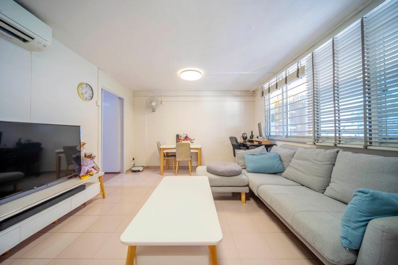 HDB Apartment for Sale, 43 Lengkok Bahru HDB Apartment For Sale, $668,000, 3 Bed 2 Bath 904 sqft $739.00 psf, SGD 668,000 | 99-year Leasehold