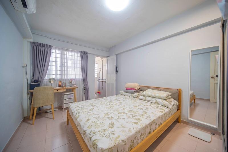 HDB Apartment for Sale, 43 Lengkok Bahru HDB Apartment For Sale, $668,000, 3 Bed 2 Bath 904 sqft $739.00 psf, SGD 668,000 | 99-year Leasehold