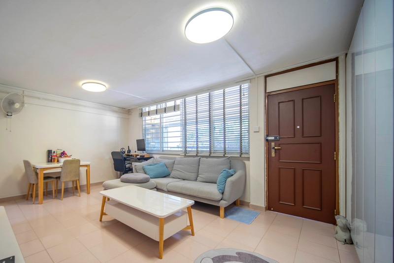 HDB Apartment for Sale, 43 Lengkok Bahru HDB Apartment For Sale, $668,000, 3 Bed 2 Bath 904 sqft $739.00 psf, SGD 668,000 | 99-year Leasehold