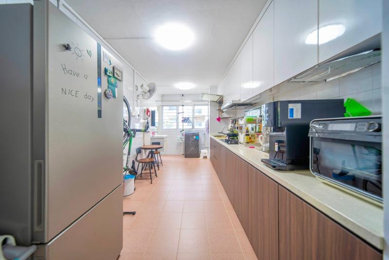 HDB Apartment for Sale, 43 Lengkok Bahru HDB Apartment For Sale, $668,000, 3 Bed 2 Bath 904 sqft $739.00 psf, SGD 668,000 | 99-year Leasehold