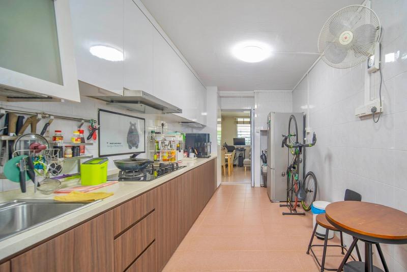 HDB Apartment for Sale, 43 Lengkok Bahru HDB Apartment For Sale, $668,000, 3 Bed 2 Bath 904 sqft $739.00 psf, SGD 668,000 | 99-year Leasehold