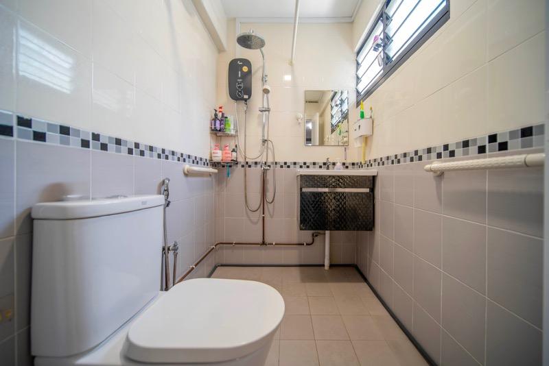 HDB Apartment for Sale, 43 Lengkok Bahru HDB Apartment For Sale, $668,000, 3 Bed 2 Bath 904 sqft $739.00 psf, SGD 668,000 | 99-year Leasehold