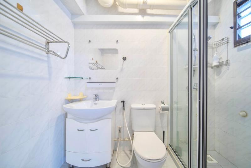 HDB Apartment for Sale, 177 Lompang Road HDB Apartment For Sale, $800,000, 3 Bed 2 Bath 1,184 sqft $676.00 psf, SGD 800,000 | 99-year Leasehold