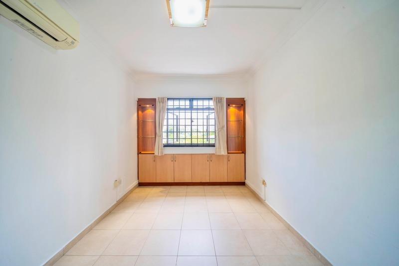 HDB Apartment for Sale, 177 Lompang Road HDB Apartment For Sale, $800,000, 3 Bed 2 Bath 1,184 sqft $676.00 psf, SGD 800,000 | 99-year Leasehold