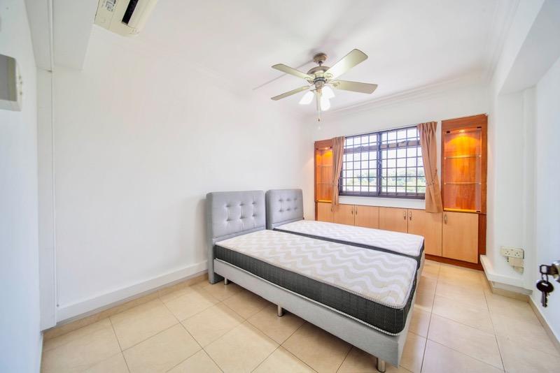 HDB Apartment for Sale, 177 Lompang Road HDB Apartment For Sale, $800,000, 3 Bed 2 Bath 1,184 sqft $676.00 psf, SGD 800,000 | 99-year Leasehold
