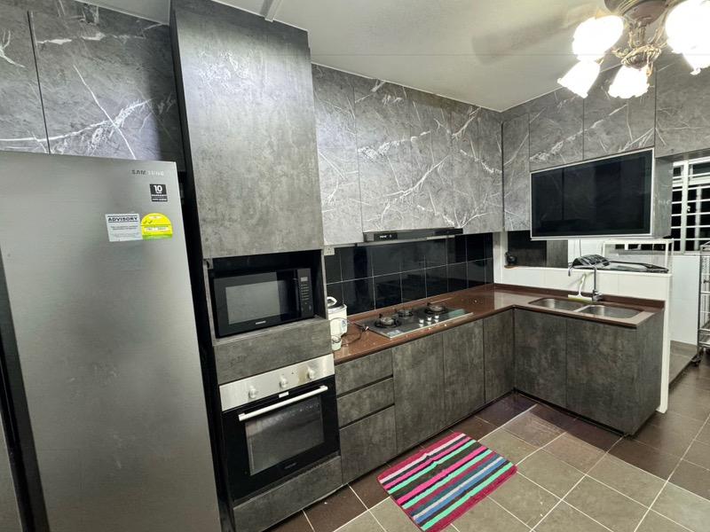 HDB Apartment for Sale, 671 Hougang Avenue 8 HDB Apartment For Sale, $560,000, 3 Bed 2 Bath 1,119 sqft $500.00 psf, SGD 560,000 | 99-year Leasehold