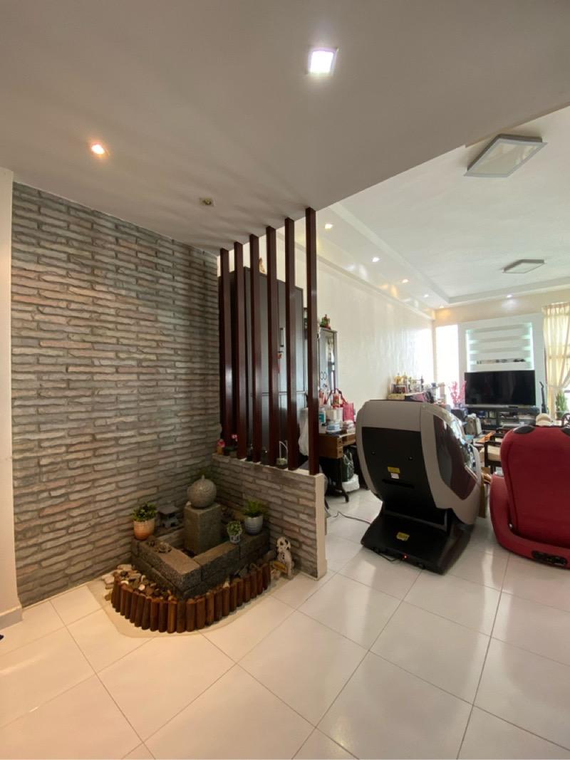 HDB Apartment for Sale, 652 Senja Link HDB Apartment For Sale, $930,000, 4 Bed 2 Bath 1,399 sqft $665.00 psf, SGD 930,000 | 99-year Leasehold