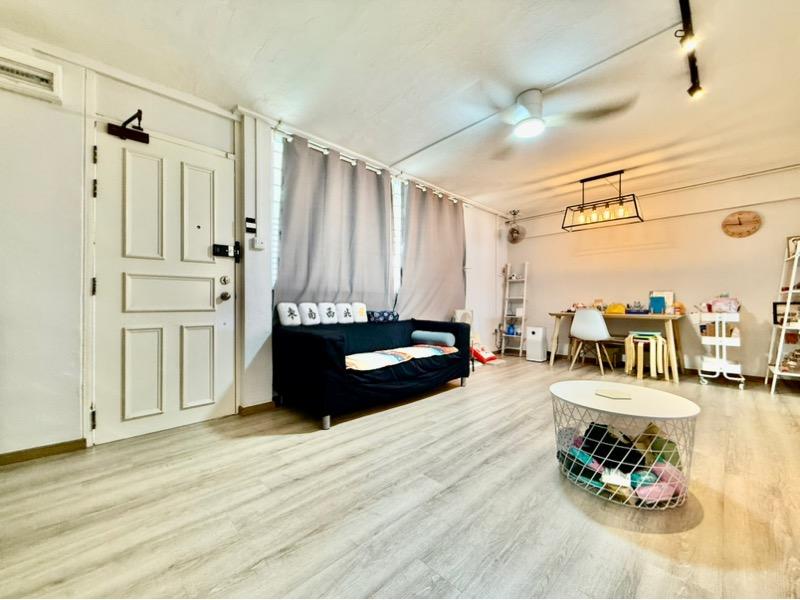 HDB Apartment for Sale, 601 Hougang Avenue 4 HDB Apartment For Sale, $579,000, 3 Bed 2 Bath 904 sqft $640.00 psf, SGD 579,000 | 99-year Leasehold