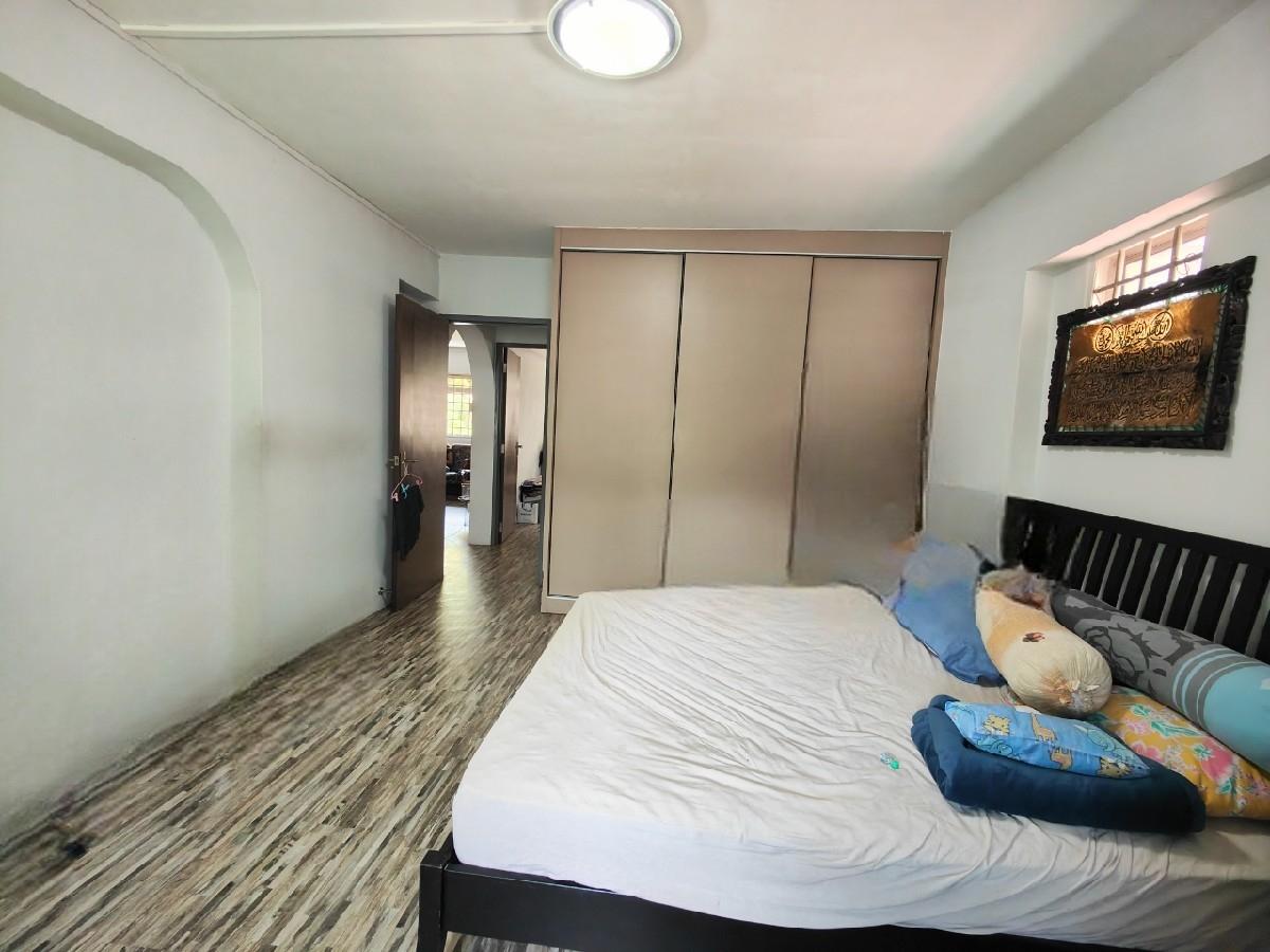 HDB Apartment for Sale, 872 Woodlands Street 81 HDB Apartment For Sale, $698,000, 3 Bed 2 Bath 1,464 sqft $477.00 psf, SGD 698,000 | 99-year Leasehold