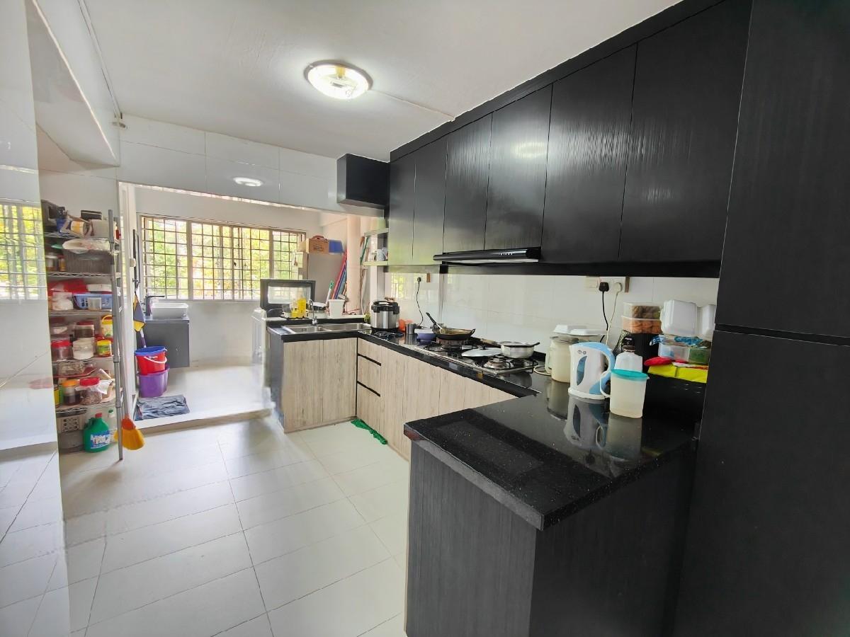HDB Apartment for Sale, 872 Woodlands Street 81 HDB Apartment For Sale, $698,000, 3 Bed 2 Bath 1,464 sqft $477.00 psf, SGD 698,000 | 99-year Leasehold
